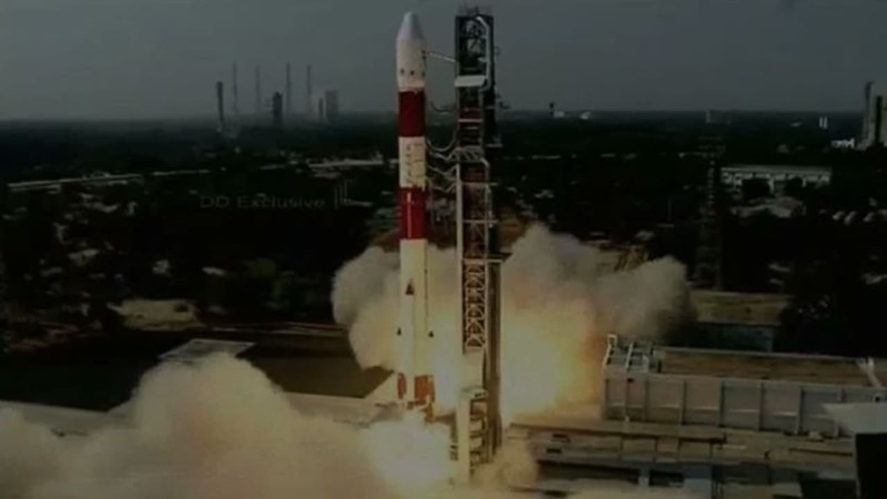 19 ഉപഗ്രഹങ്ങളുമായി പിഎസ്എല്വി സി 51 വിക്ഷേപിച്ചു 19 ഉപഗ്രഹങ്ങളുമായി പിഎസ്എല്വി സി 51 വിക്ഷേപിച്ചു