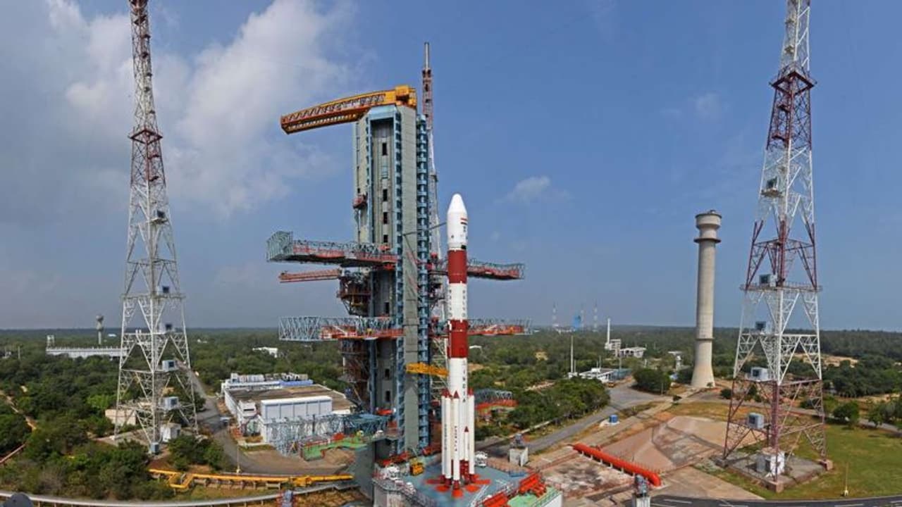 PSLV C54 EOS 06 Mission: நவ. 6 ஆம் தேதி 8 நானோ செயற்கைக்கோள்களை விண்ணில் ஏவும் இஸ்ரோ