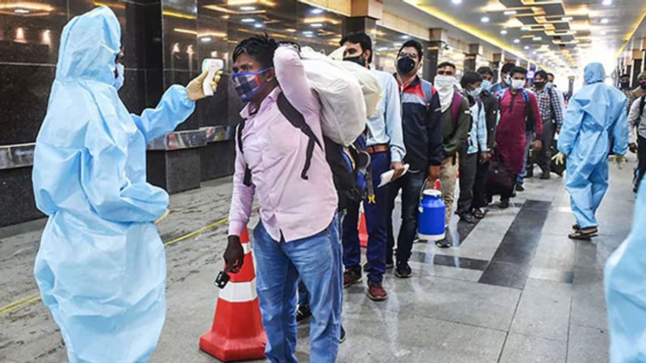 कोविड 19 से रहें ALERT, 24 घंटे में 113 की मौत, 23 राज्यों में एक्टिव केस बढ़े कोविड 19 से रहें ALERT, 24 घंटे में 113 की मौत, 23 राज्यों में एक्टिव केस बढ़े