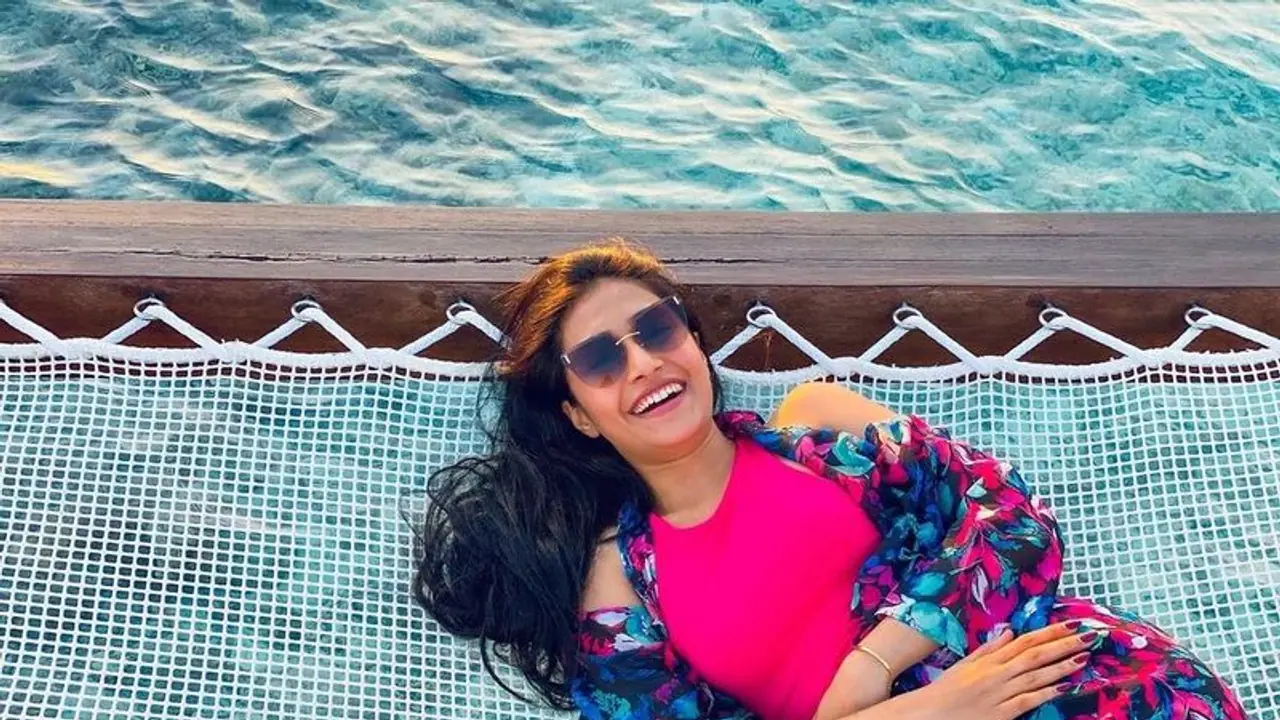 Yuzvendra Chahal's wife Dhanashree Verma dances on Maldives beach during vacation (Watch video) Yuzvendra Chahal's wife Dhanashree Verma dances on Maldives beach during vacation (Watch video)