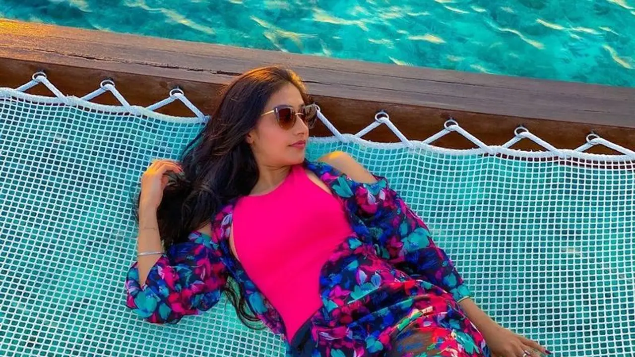 Yuzvendra Chahal's wife Dhanashree Verma presents her dancing steps on Maldives beach (Watch video)