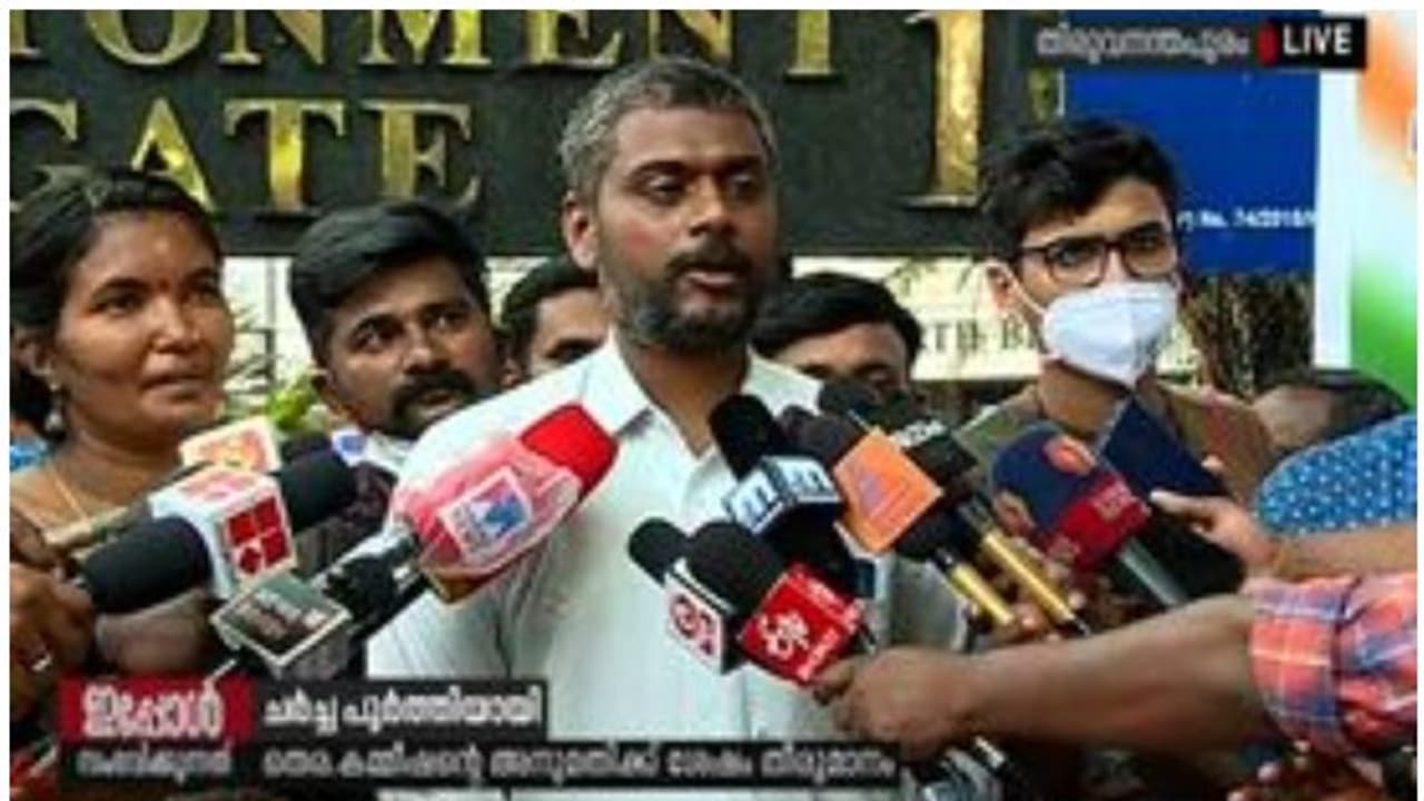 മന്ത്രിയുമായുള്ള ചര്ച്ചയില് അനുകൂല തീരുമാനം; പിഎസ്സി എല്ജിഎസ് ഉദ്യോഗാർത്ഥികളുടെ സമരം അവസാനിപ്പിച്ചു മന്ത്രിയുമായുള്ള ചര്ച്ചയില് അനുകൂല തീരുമാനം; പിഎസ്സി എല്ജിഎസ് ഉദ്യോഗാർത്ഥികളുടെ സമരം അവസാനിപ്പിച്ചു