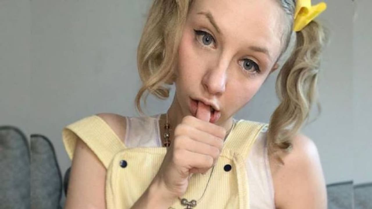 വയസ് 25, ഉറക്കം തൊട്ടിലിൽ, ഇപ്പോഴും ഡയപ്പർ വയ്ക്കുന്നു, കുട്ടികളുടെ ജീവിതം ജീവിക്കുന്ന യുവതി വയസ് 25, ഉറക്കം തൊട്ടിലിൽ, ഇപ്പോഴും ഡയപ്പർ വയ്ക്കുന്നു, കുട്ടികളുടെ ജീവിതം ജീവിക്കുന്ന യുവതി