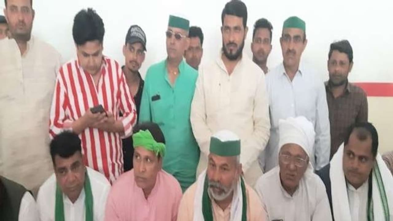 किसान नेता Rakesh Tikait की मांग सरकार से बातचीत का हो लाइव टेलीकास्ट,बीजेपी के MP MLA छोड़ें पेंशन किसान नेता Rakesh Tikait की मांग सरकार से बातचीत का हो लाइव टेलीकास्ट,बीजेपी के MP MLA छोड़ें पेंशन