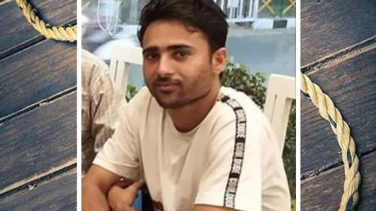 इस मौत की मार्मिक कहानी, MBBS स्टूडेंट ने रोते हुए लगाई फांसी..लिखा सॉरी मम्मी पापा माफ करना..जा रहा हूं इस मौत की मार्मिक कहानी, MBBS स्टूडेंट ने रोते हुए लगाई फांसी..लिखा सॉरी मम्मी पापा माफ करना..जा रहा हूं