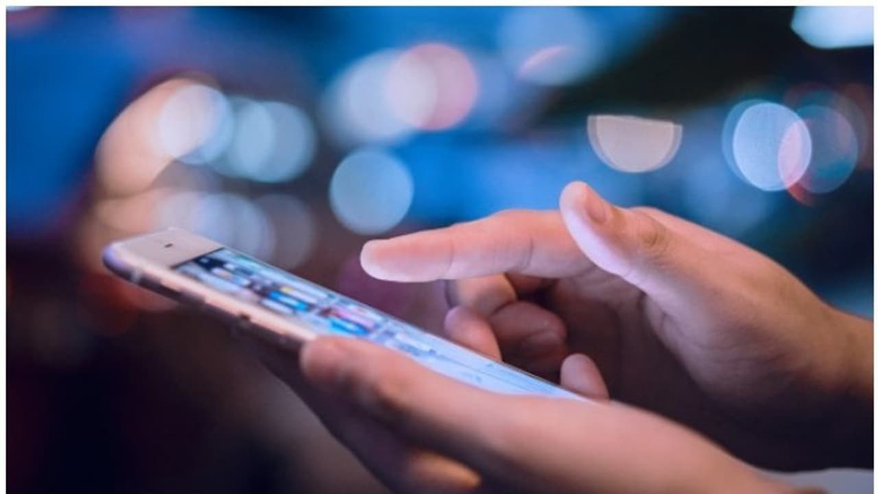 അശ്ലീല ചിത്രങ്ങളും വീഡിയോകളും വിതരണം ചെയ്താല് ജയിലിലാകും, വന് തുക പിഴയും; കര്ശന ശിക്ഷയുമായി ഒമാന് അശ്ലീല ചിത്രങ്ങളും വീഡിയോകളും വിതരണം ചെയ്താല് ജയിലിലാകും, വന് തുക പിഴയും; കര്ശന ശിക്ഷയുമായി ഒമാന്