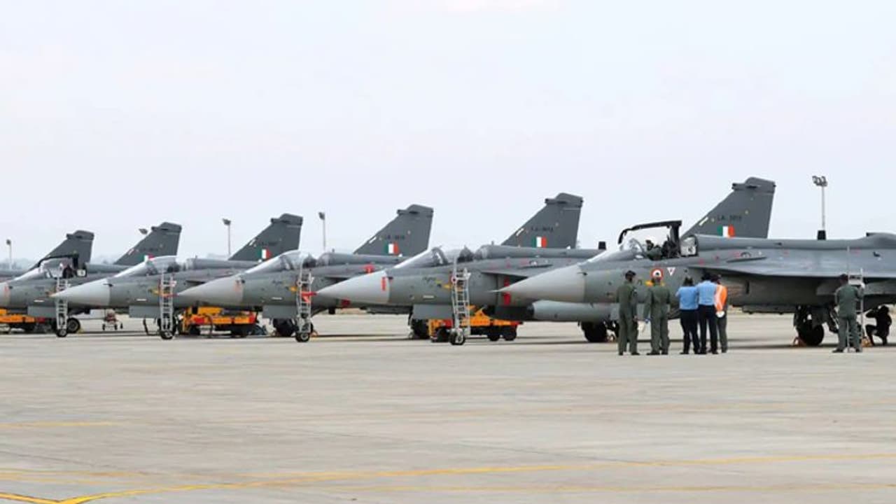 శ్రీలంక స్వాతంత్య్ర వేడుకల్లో ఇండియన్ ఎయిర్‌ఫోర్స్