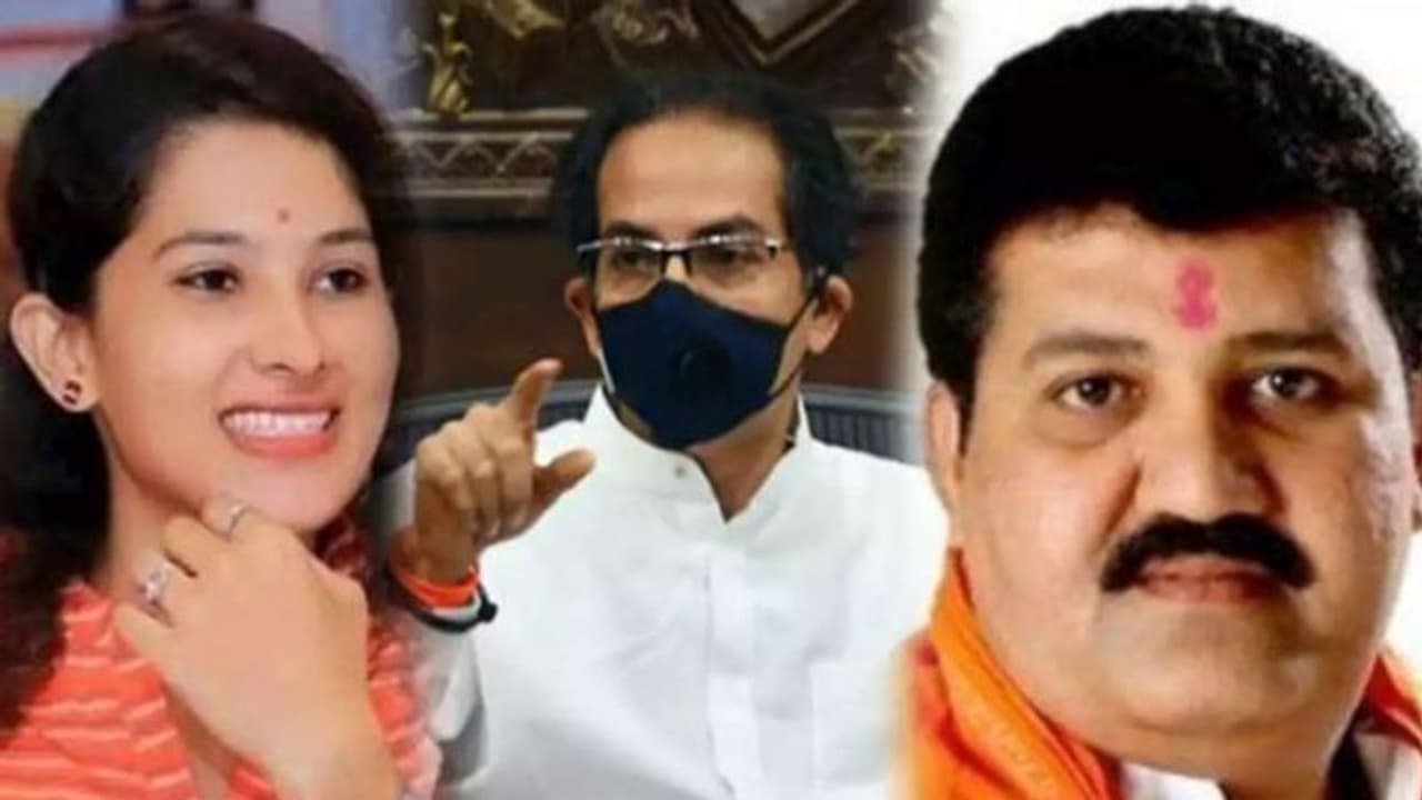 మహారాష్ట్ర: మహిళ ఆత్మహత్య కేసు.. మంత్రి సంజయ్ రాథోడ్ రాజీనామా మహారాష్ట్ర: మహిళ ఆత్మహత్య కేసు.. మంత్రి సంజయ్ రాథోడ్ రాజీనామా