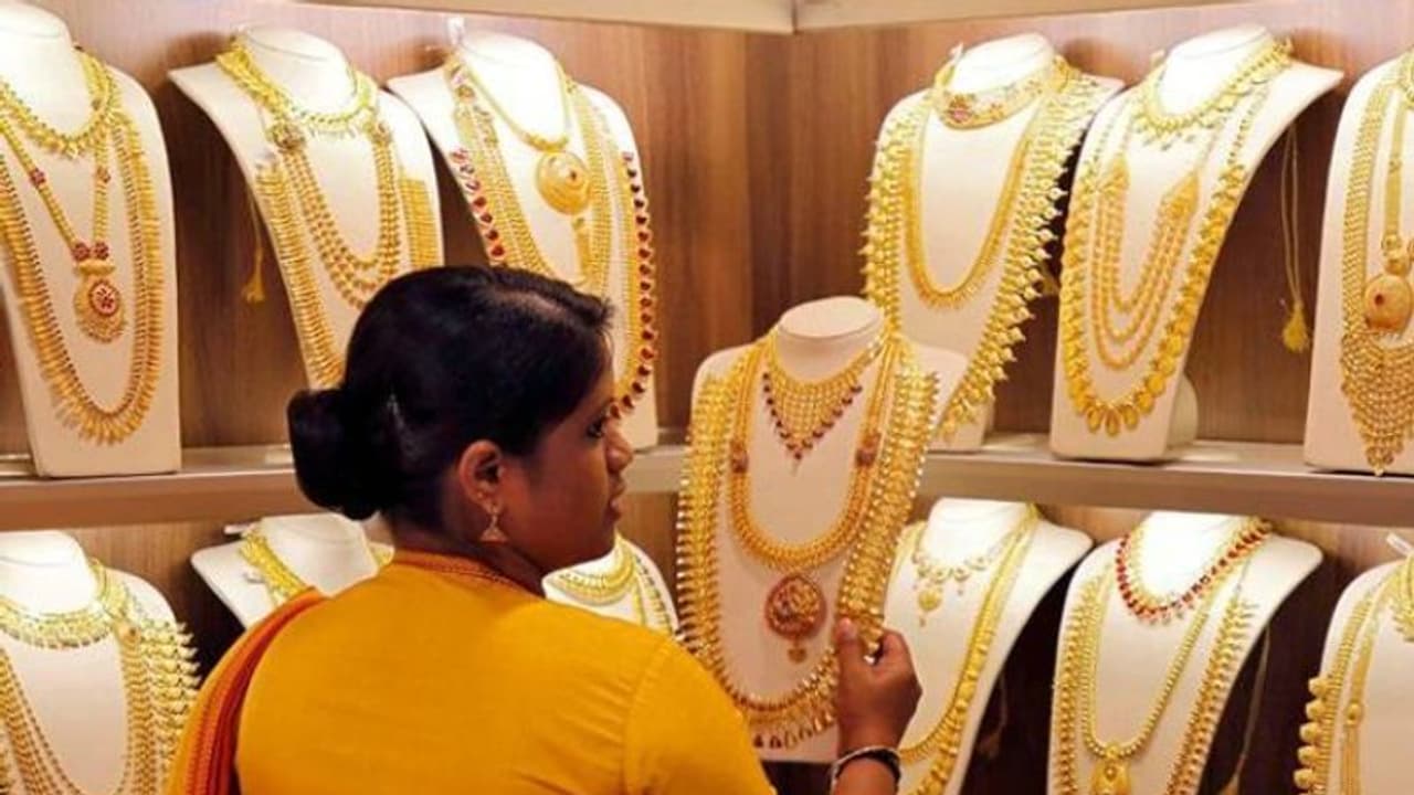 കല്യാണ് ജ്വല്ലേഴ്സ് ഐപിഒ പ്രഖ്യാപിച്ചു: ഓഹരിയുടെ നിരക്ക് തീരുമാനമായി; വിശദമായി അറിയാം കല്യാണ് ജ്വല്ലേഴ്സ് ഐപിഒ പ്രഖ്യാപിച്ചു: ഓഹരിയുടെ നിരക്ക് തീരുമാനമായി; വിശദമായി അറിയാം