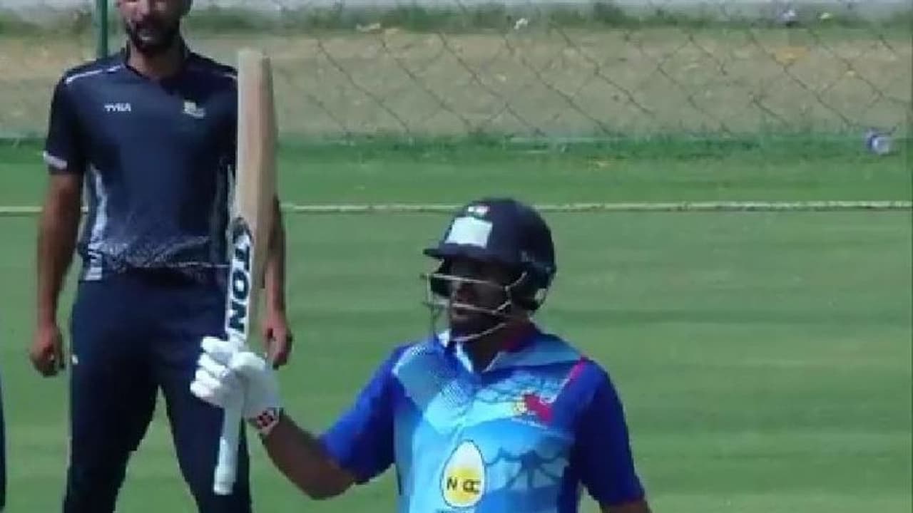 ஷர்துல் தாகூர் வெறித்தனமான பேட்டிங்.. பெரிய ஸ்கோர் அடித்த மும்பை அணி ஷர்துல் தாகூர் வெறித்தனமான பேட்டிங்.. பெரிய ஸ்கோர் அடித்த மும்பை அணி