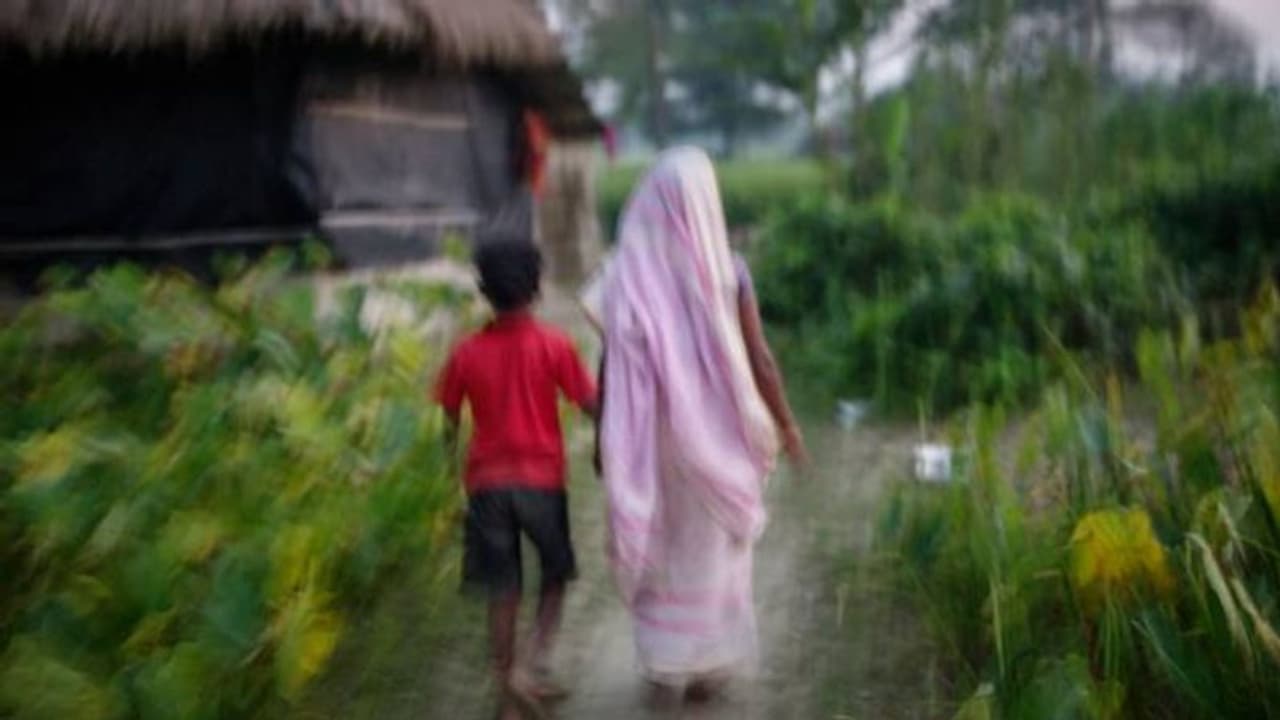 'കടുവ വിധവകൾ' എന്നറിയപ്പെടുന്ന സ്ത്രീകള് ജീവിക്കുന്ന ഗ്രാമം, സമൂഹത്തിൽ നിന്നും കൊടിയ അവഗണനയും 'കടുവ വിധവകൾ' എന്നറിയപ്പെടുന്ന സ്ത്രീകള് ജീവിക്കുന്ന ഗ്രാമം, സമൂഹത്തിൽ നിന്നും കൊടിയ അവഗണനയും