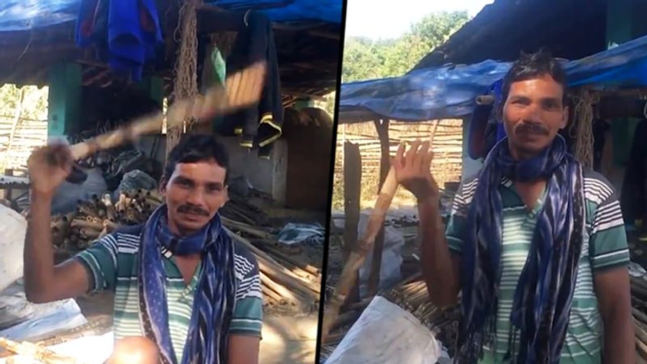 A man from Chattishgarh plays music by 'swinging flute'; Watch this melodic video A man from Chattishgarh plays music by 'swinging flute'; Watch this melodic video
