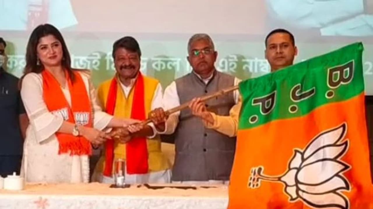 তৃণমূলের জোর ধাক্কা, এবার বিজেপিতে যোগ দিলেন অভিনেত্রী শ্রাবন্তী চট্টোপাধ্যায় তৃণমূলের জোর ধাক্কা, এবার বিজেপিতে যোগ দিলেন অভিনেত্রী শ্রাবন্তী চট্টোপাধ্যায়