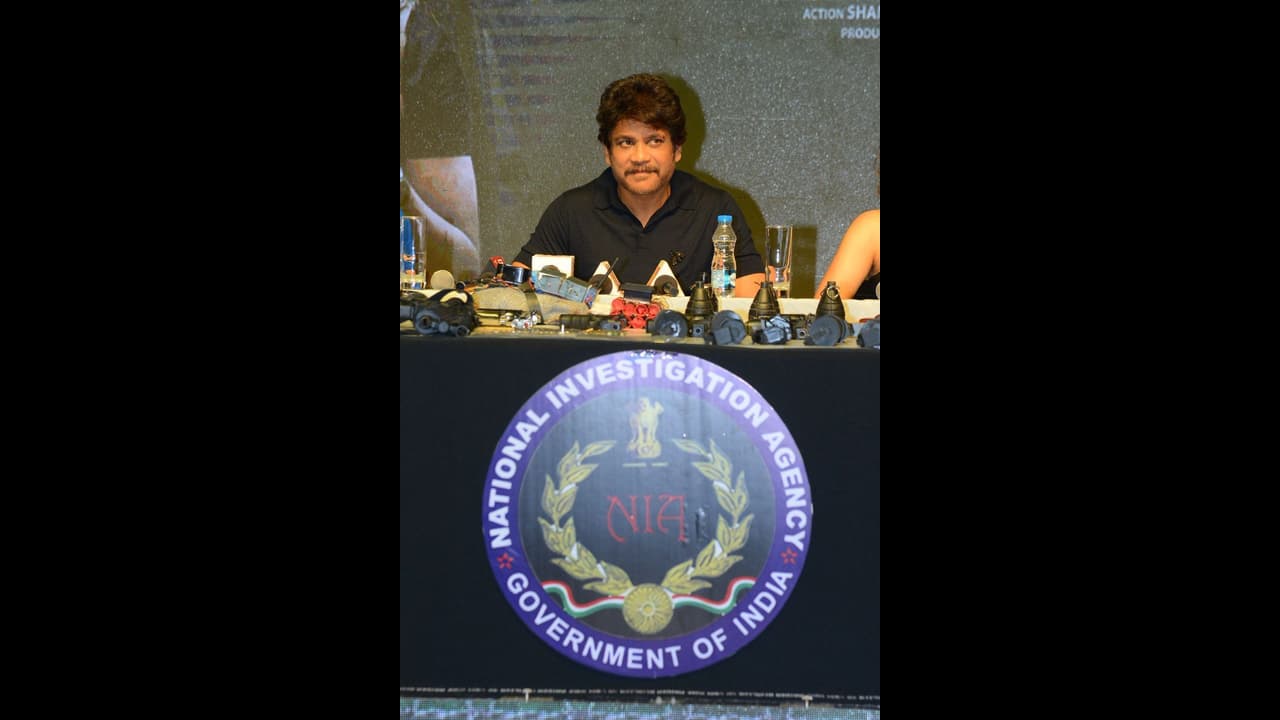 ఆమె నాకు పది ముద్దులు పంపింది అంటున్న మన్మధుడు నాగ్!