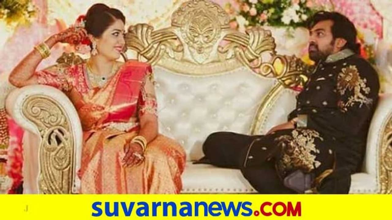 ಫನ್ನಿ ರಿಸೆಪ್ಷನ್ ಫೋಟೋ ಶೇರ್ ಮಾಡಿಕೊಂಡ ಮೇಘನಾ ರಾಜ್; ಚಿರಂಜೀವಿ ಪೋಸ್ ನೋಡಿ! ಫನ್ನಿ ರಿಸೆಪ್ಷನ್ ಫೋಟೋ ಶೇರ್ ಮಾಡಿಕೊಂಡ ಮೇಘನಾ ರಾಜ್; ಚಿರಂಜೀವಿ ಪೋಸ್ ನೋಡಿ!