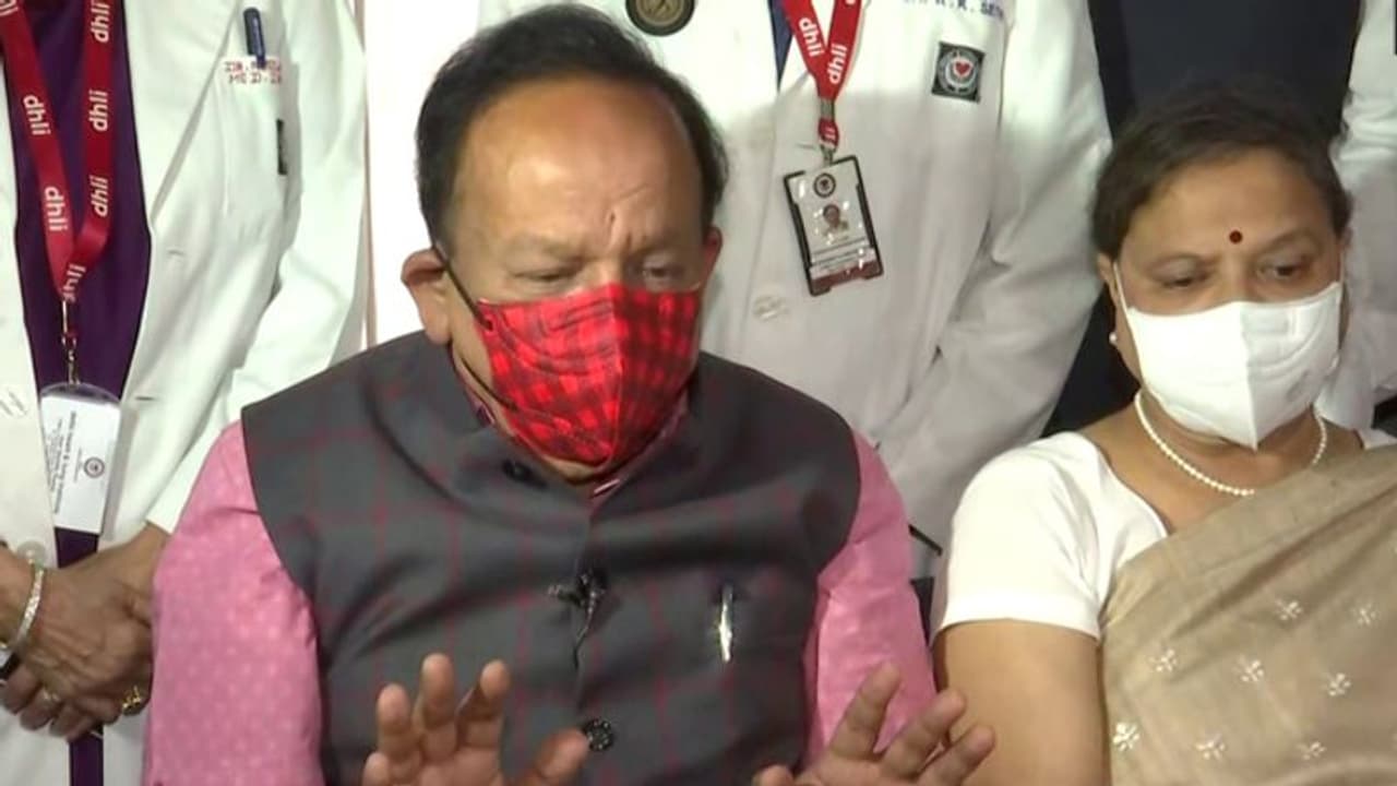 ದೇಶದಲ್ಲಿ ಕೊರೋನಾ ಆರ್ಭಟ; ಅಸಲಿ ಕಾರಣ ಹೇಳಿದ ಹರ್ಷವರ್ಧನ್! ದೇಶದಲ್ಲಿ ಕೊರೋನಾ ಆರ್ಭಟ; ಅಸಲಿ ಕಾರಣ ಹೇಳಿದ ಹರ್ಷವರ್ಧನ್!