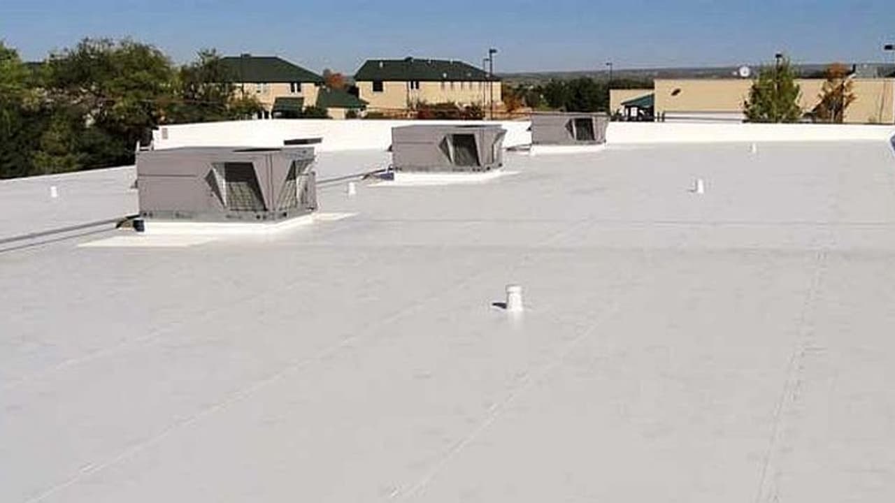 Paint vs waterproofing coating? What is the right choice for the roof of your house? Paint vs waterproofing coating? What is the right choice for the roof of your house?