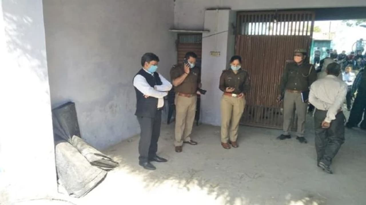 बेटी से हुई छेड़छाड़ तो पापा ने दर्ज की थी शिकायत, जमानत मिलते ही आरोपी ने खेत में पिता को मार दी गोली बेटी से हुई छेड़छाड़ तो पापा ने दर्ज की थी शिकायत, जमानत मिलते ही आरोपी ने खेत में पिता को मार दी गोली