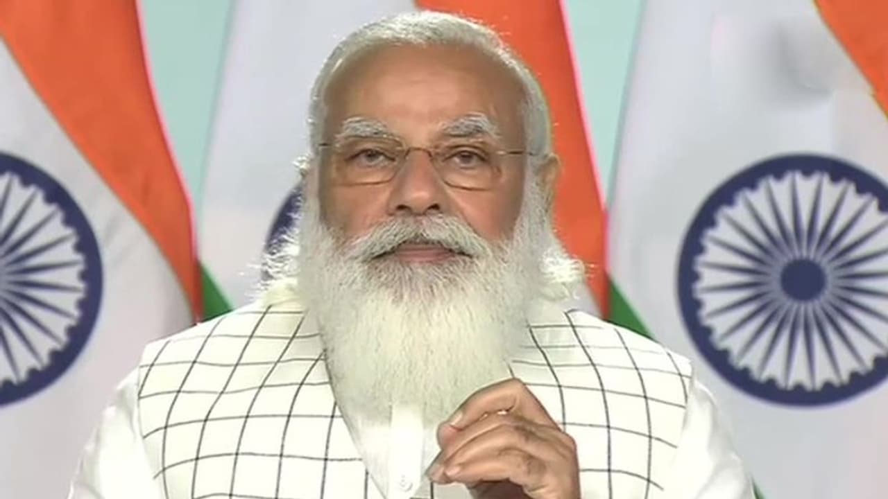 বাজেটে শিক্ষাক্ষেত্রে বিশেষ নজর, তরুণদের আত্মবিশ্বাসী করতেই এই পদক্ষেপ বলে জানালেন মোদী বাজেটে শিক্ষাক্ষেত্রে বিশেষ নজর, তরুণদের আত্মবিশ্বাসী করতেই এই পদক্ষেপ বলে জানালেন মোদী