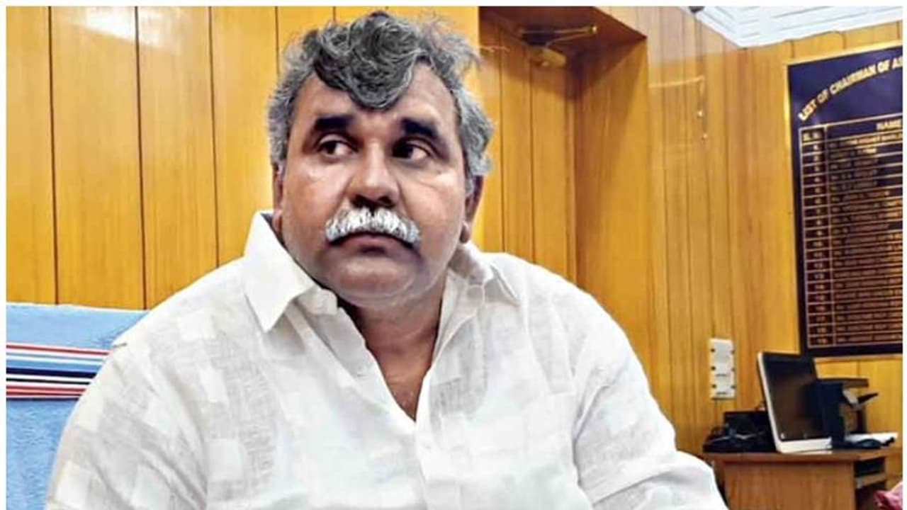 বেড়েই চলেছে বিজেপির বিড়ম্বনা, সরকারি প্রকল্পের প্রশংসা জিতেন্দ্রর মুখে বেড়েই চলেছে বিজেপির বিড়ম্বনা, সরকারি প্রকল্পের প্রশংসা জিতেন্দ্রর মুখে