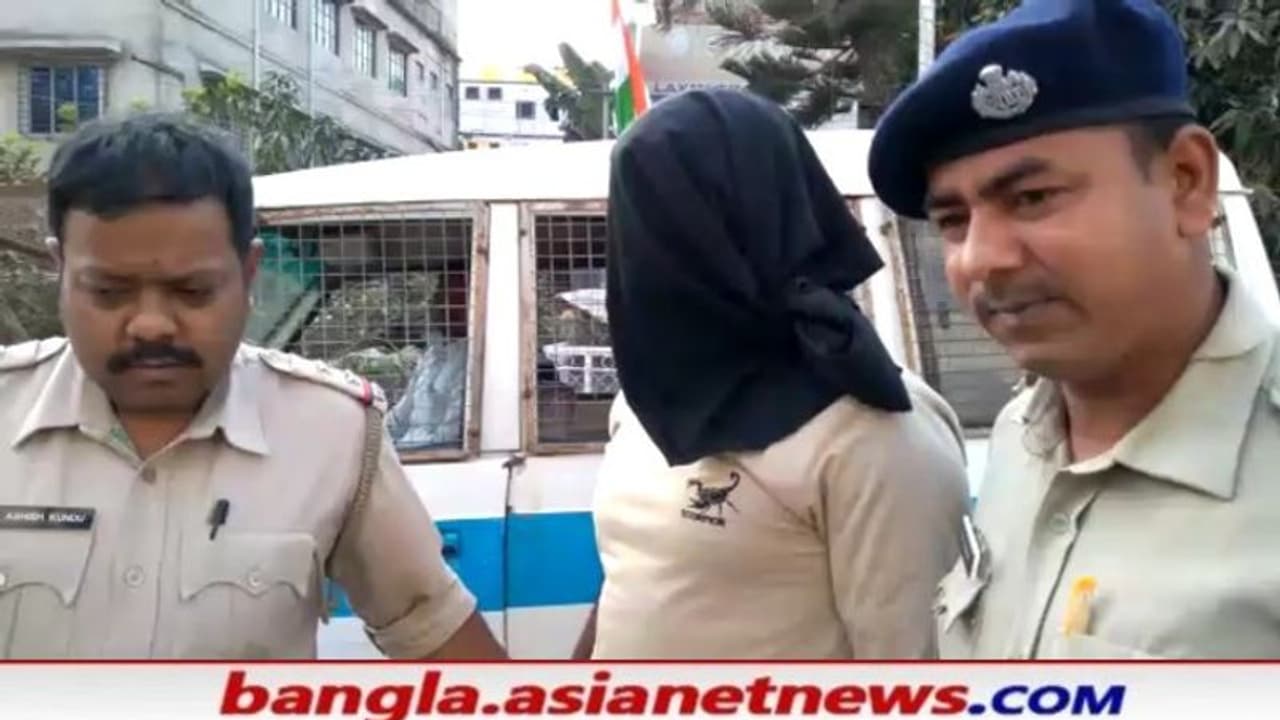 তৃণমুল নেতা খুনে গ্রেফতার জওয়ান, যোগী রাজ্যের সেনা ক্যাম্প থেকে টেনে বার করল বাংলার পুলিশ তৃণমুল নেতা খুনে গ্রেফতার জওয়ান, যোগী রাজ্যের সেনা ক্যাম্প থেকে টেনে বার করল বাংলার পুলিশ