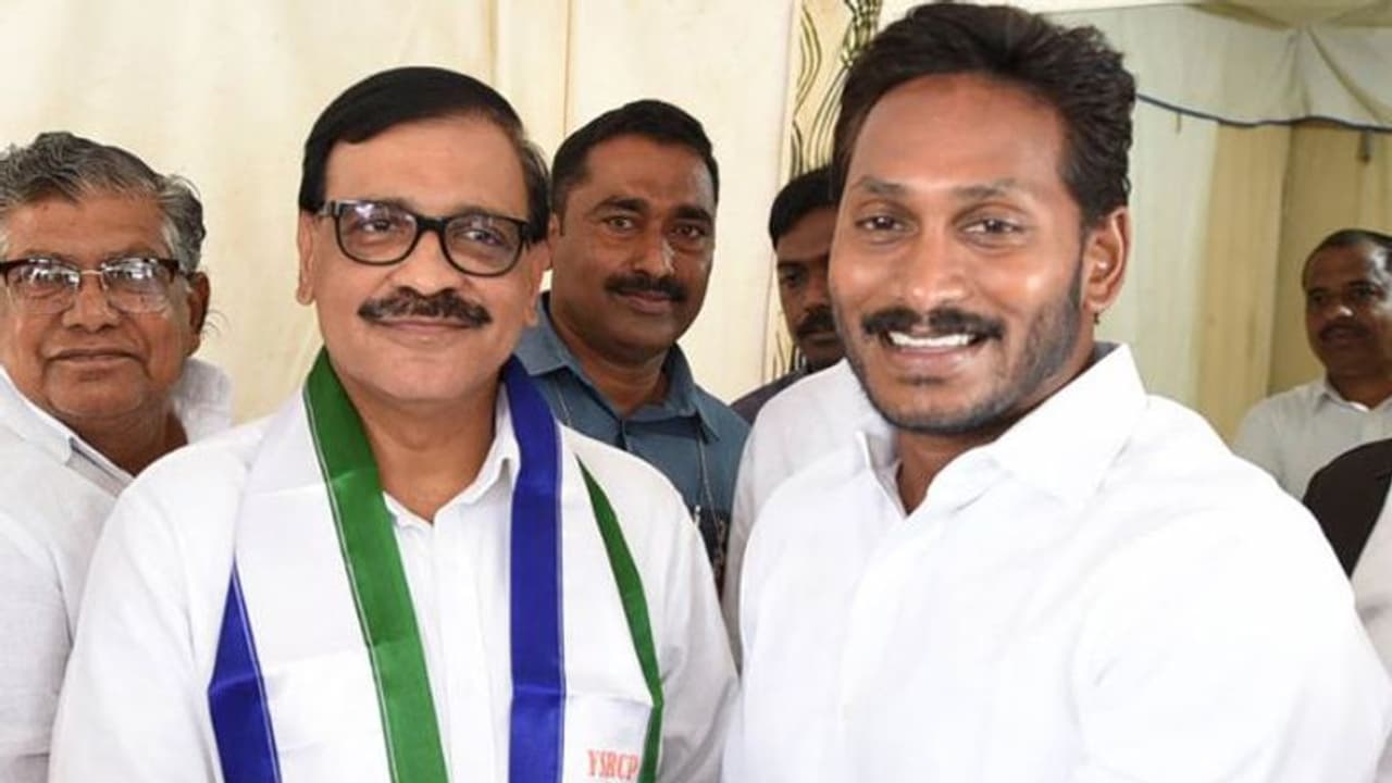 ఏపీలో ఎమ్మెల్యే కోటా ఎమ్మెల్సీ పదవులు: వైసీపీ అభ్యర్ధుల నామినేషన్లు ఏపీలో ఎమ్మెల్యే కోటా ఎమ్మెల్సీ పదవులు: వైసీపీ అభ్యర్ధుల నామినేషన్లు