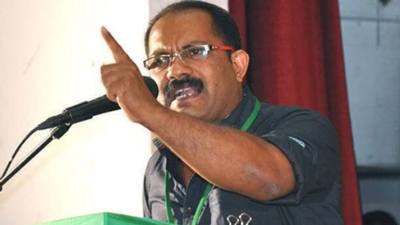 'മുസ്ലിം ലീഗിന് അകത്തുള്ളവനാണെങ്കിലും പുറത്തുള്ളവനാണെങ്കിലും എട്ടിന്റെ പണി കൊടുക്കും'; ഭീഷണിയുമായി കെഎം ഷാജി 'മുസ്ലിം ലീഗിന് അകത്തുള്ളവനാണെങ്കിലും പുറത്തുള്ളവനാണെങ്കിലും എട്ടിന്റെ പണി കൊടുക്കും'; ഭീഷണിയുമായി കെഎം ഷാജി