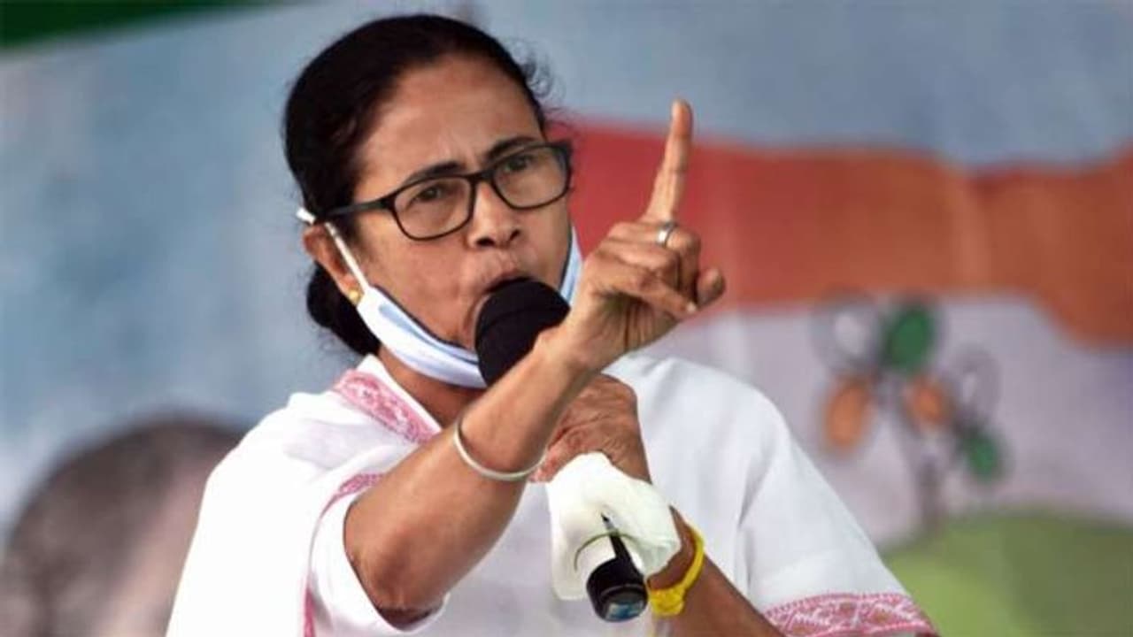 बंगाल में चुनावी घमासान: महाशिवरात्रि पर 11 मार्च को नंदीग्राम से पर्चा भरेंगी ममता, शुभेंदु ने किया चैलेंज बंगाल में चुनावी घमासान: महाशिवरात्रि पर 11 मार्च को नंदीग्राम से पर्चा भरेंगी ममता, शुभेंदु ने किया चैलेंज