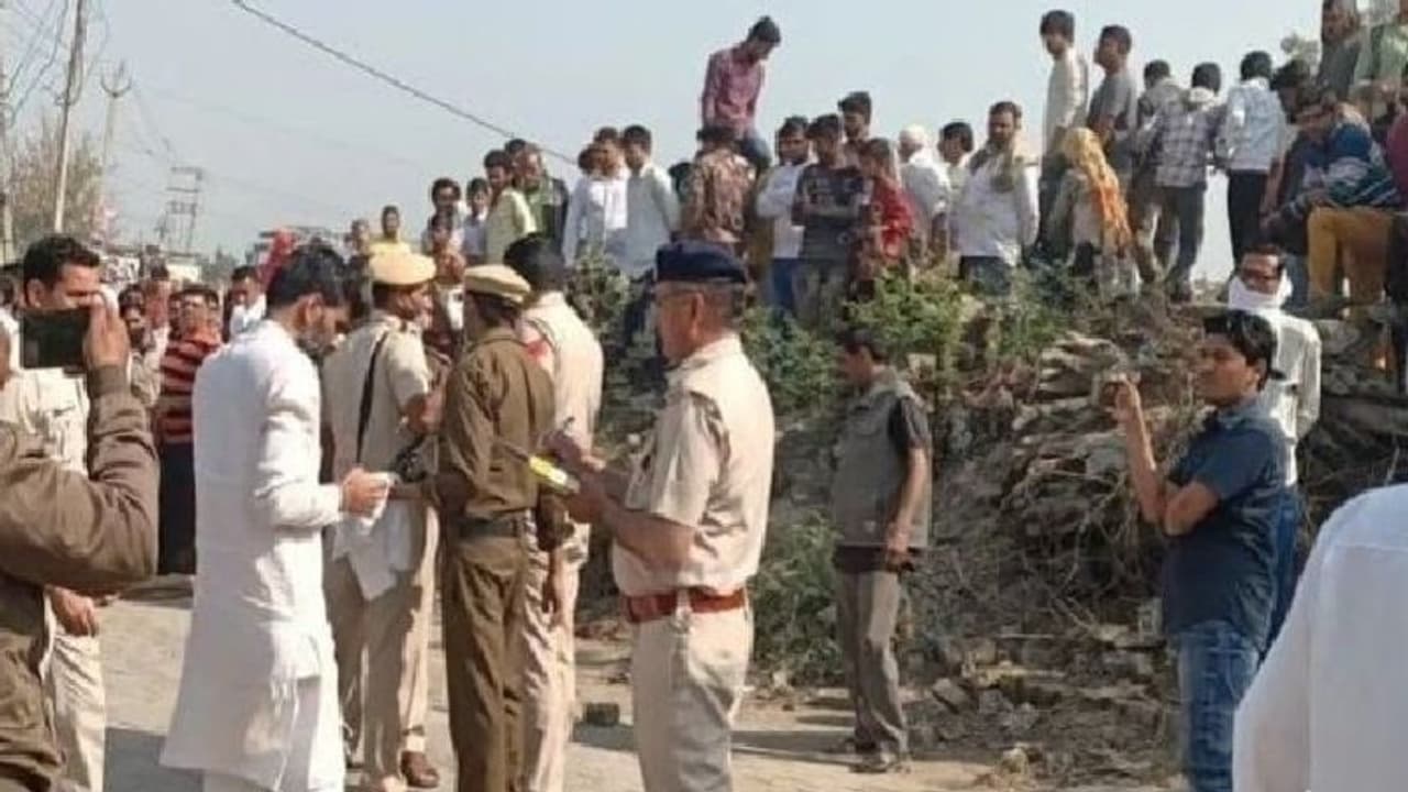 गोलियों की तड़तड़ाहट से दहला सोनीपत, दिनदहाड़े 2 दोस्तों को साथ उतारा मौत के घाट..छावनी में तब्दील इलाका गोलियों की तड़तड़ाहट से दहला सोनीपत, दिनदहाड़े 2 दोस्तों को साथ उतारा मौत के घाट..छावनी में तब्दील इलाका