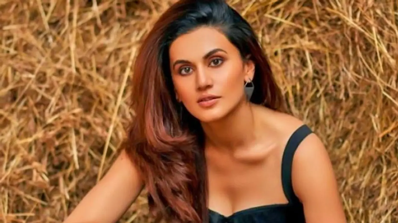 வருமான வரி சோதனையில் அதிகாரிகள் கொண்டு சென்றது இதை தான்..! ஷாக் கொடுத்த டாப்ஸி..! வருமான வரி சோதனையில் அதிகாரிகள் கொண்டு சென்றது இதை தான்..! ஷாக் கொடுத்த டாப்ஸி..!