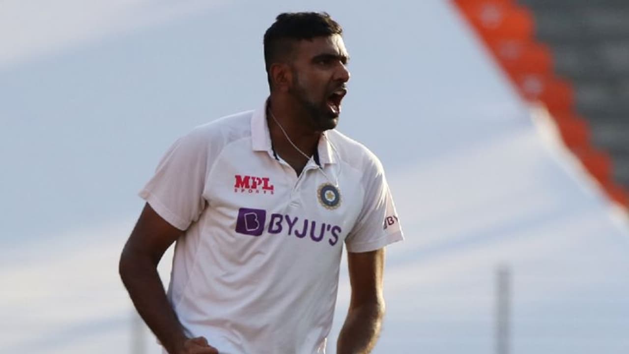 రెండు బంతుల్లో రెండు వికెట్లు... రవిచంద్రన్ అశ్విన్ మ్యాజిక్... కష్టాల్లో ఇంగ్లాండ్... రెండు బంతుల్లో రెండు వికెట్లు... రవిచంద్రన్ అశ్విన్ మ్యాజిక్... కష్టాల్లో ఇంగ్లాండ్...