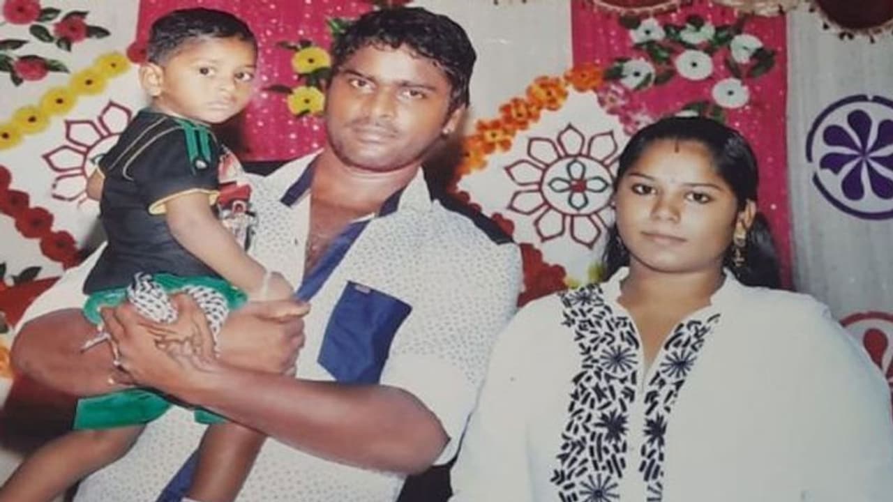 பக்கத்து வீட்டு பையனுடன் தீராத கள்ளக்காதல்.. உல்லாசம்.. நேரில் பார்த்த கணவர்.. இறுதியில் நேர்ந்த பயங்கரம்..! பக்கத்து வீட்டு பையனுடன் தீராத கள்ளக்காதல்.. உல்லாசம்.. நேரில் பார்த்த கணவர்.. இறுதியில் நேர்ந்த பயங்கரம்..!