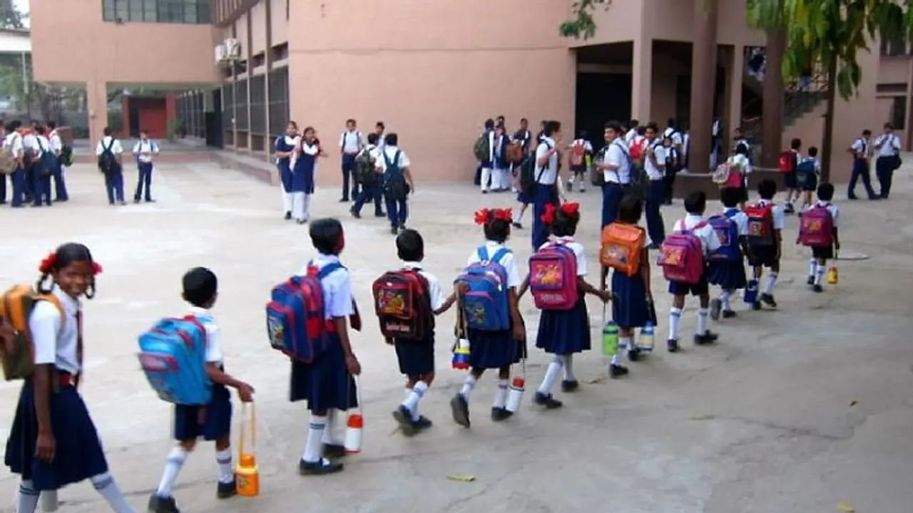 MP सरकार का बड़ा फैसला: इस साल भी नहीं खुलेंगे 5वीं तक स्कूल, 10वीं 12वीं की परीक्षा होंगी ऑफलाइन MP सरकार का बड़ा फैसला: इस साल भी नहीं खुलेंगे 5वीं तक स्कूल, 10वीं 12वीं की परीक्षा होंगी ऑफलाइन