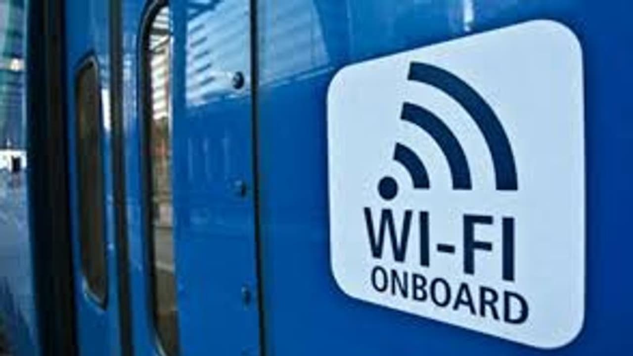 சென்னை மக்களுக்கு அட்டகாசமான அறிவிப்பு.. இந்த 49 இடங்களில் 30 நிமிடங்களுக்கு இலவச WiFi வசதி..! சென்னை மக்களுக்கு அட்டகாசமான அறிவிப்பு.. இந்த 49 இடங்களில் 30 நிமிடங்களுக்கு இலவச WiFi வசதி..!