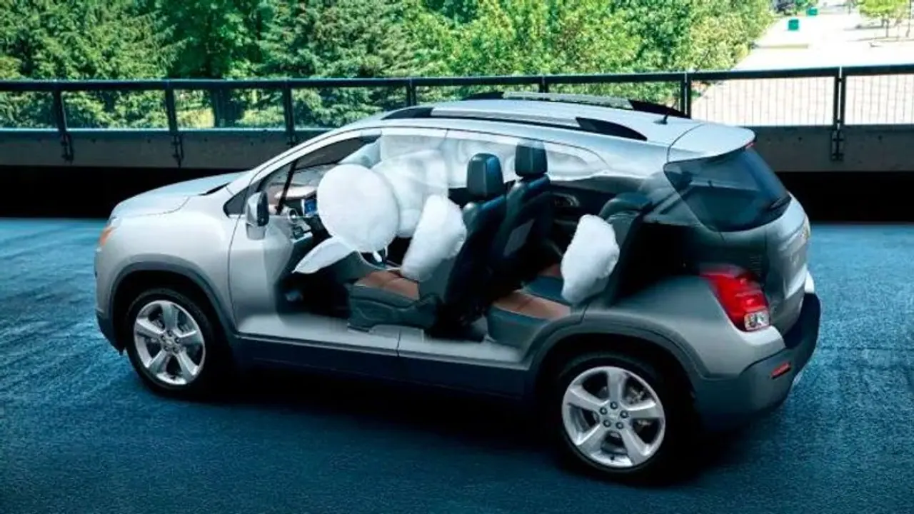 Vehicle Safety ಭಾರತದಲ್ಲಿ ಪ್ರಯಾಣಿಕರ ಸುರಕ್ಷತೆಗೆ ಕಠಿಣ ನಿಯಮ, ಶೀಘ್ರದಲ್ಲಿ ಎಲ್ಲಾ ಕಾರುಗಳಿಗೆ 6 ಏರ್‌ಬ್ಯಾಗ್ ಕಡ್ಡಾಯ!