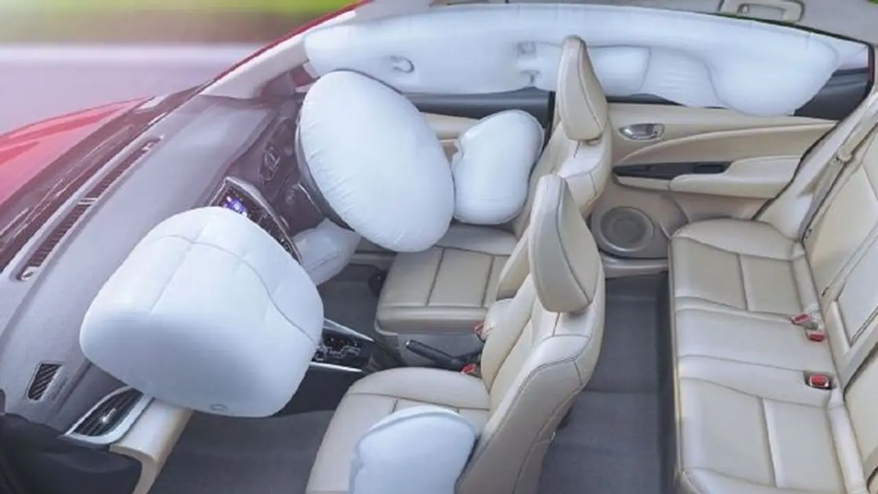 Vehicle Safety ಮುಂದಿನ ವರ್ಷದಿಂದ ಕಾರುಗಳಿಗೆ 6 ಏರ್ಬ್ಯಾಗ್ ಕಡ್ಡಾಯ, ಗಡುವು ನೀಡಿದ ಗಡ್ಕರಿ! Vehicle Safety ಮುಂದಿನ ವರ್ಷದಿಂದ ಕಾರುಗಳಿಗೆ 6 ಏರ್ಬ್ಯಾಗ್ ಕಡ್ಡಾಯ, ಗಡುವು ನೀಡಿದ ಗಡ್ಕರಿ!