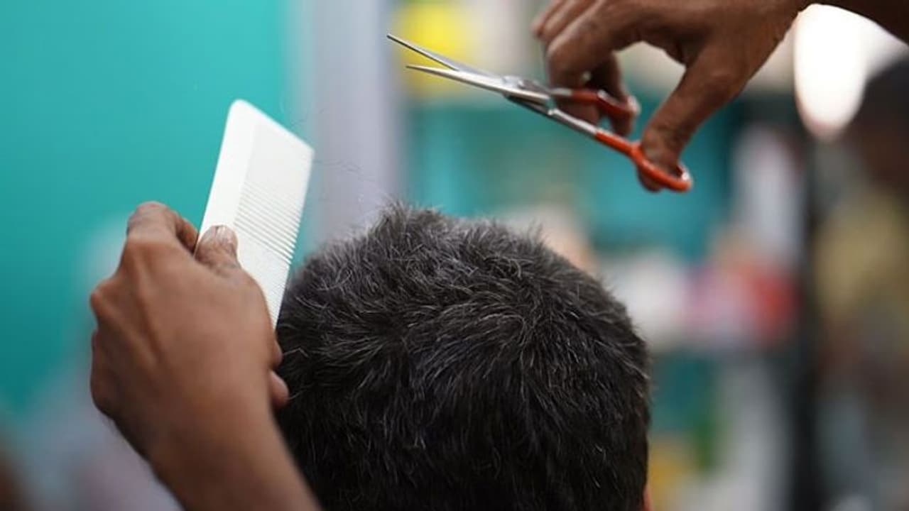 ಯಲಬುರ್ಗಾ: ಕ್ಷೌರ ಮಾಡಲು ಕೇಳಿದ್ದಕ್ಕೆ ದಲಿತರ ಮೇಲೆ ಹಲ್ಲೆ ಯಲಬುರ್ಗಾ: ಕ್ಷೌರ ಮಾಡಲು ಕೇಳಿದ್ದಕ್ಕೆ ದಲಿತರ ಮೇಲೆ ಹಲ್ಲೆ