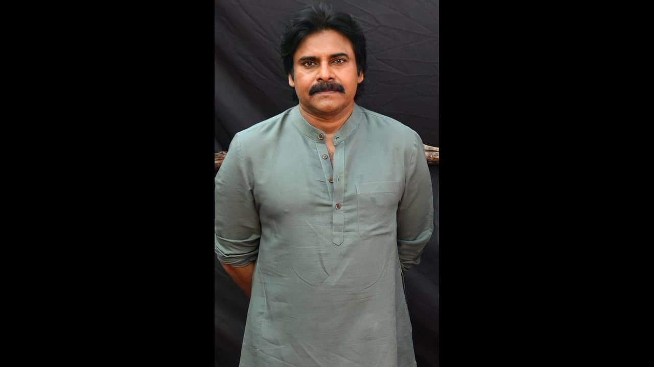 స్త్రీలు కన్నీళ్లు పెట్టుకున్నారు, అమ్మవారి వద్దకు వెళ్లనీయరా?: పవన్ కల్యాణ్