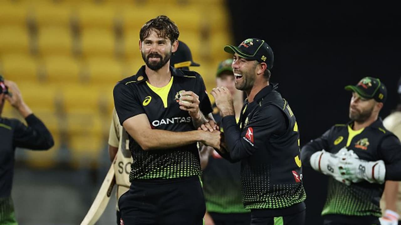 #NZvsAUS ஆஸி., அடிச்ச ரன்னே கொஞ்சம்.. அதுல 50 ரன் வித்தியாசத்தில் வெற்றி..! நியூசி., படுமோசமான சொதப்பல் #NZvsAUS ஆஸி., அடிச்ச ரன்னே கொஞ்சம்.. அதுல 50 ரன் வித்தியாசத்தில் வெற்றி..! நியூசி., படுமோசமான சொதப்பல்