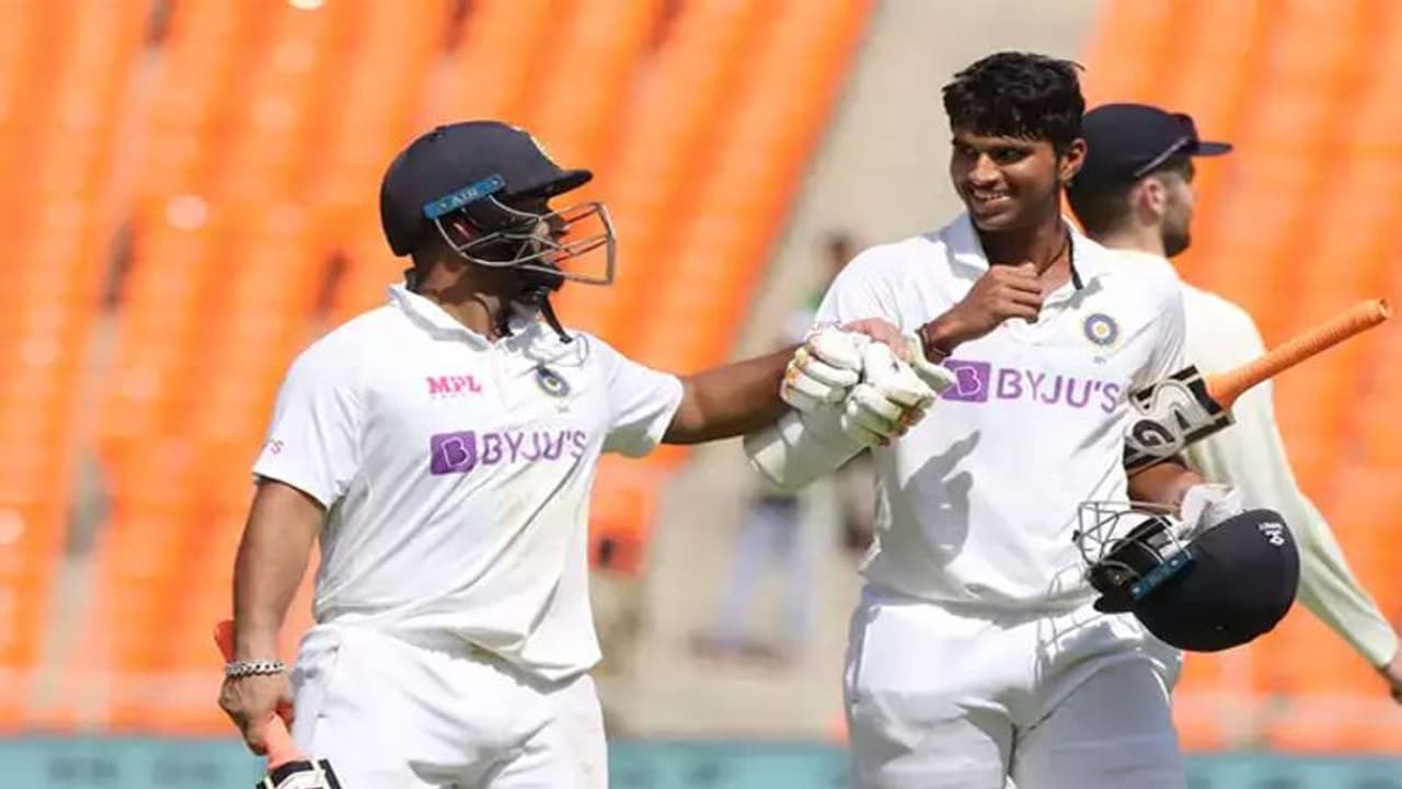 ধাক্কা সামলে পন্থ সুন্দরের অনবদ্য ব্যাটিং, দ্বিতীয় দিনের শেষে চালকের আসনে টিম ইন্ডিয়া ধাক্কা সামলে পন্থ সুন্দরের অনবদ্য ব্যাটিং, দ্বিতীয় দিনের শেষে চালকের আসনে টিম ইন্ডিয়া