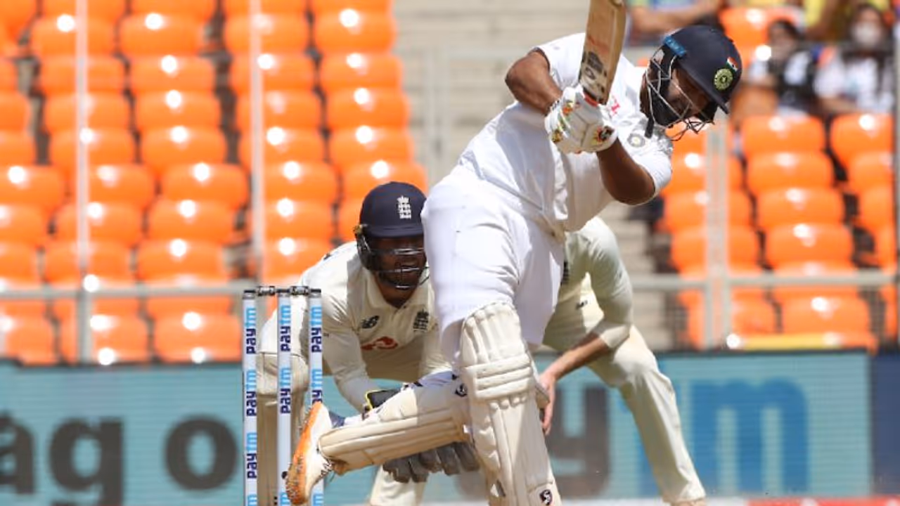 ಅಹಮದಾಬಾದ್ ಟೆಸ್ಟ್: ಆಕರ್ಷಕ ಶತಕ ಚಚ್ಚಿ ಅಬ್ಬರಿಸಿದ ರಿಷಭ್ ಪಂತ್ ಅಹಮದಾಬಾದ್ ಟೆಸ್ಟ್: ಆಕರ್ಷಕ ಶತಕ ಚಚ್ಚಿ ಅಬ್ಬರಿಸಿದ ರಿಷಭ್ ಪಂತ್