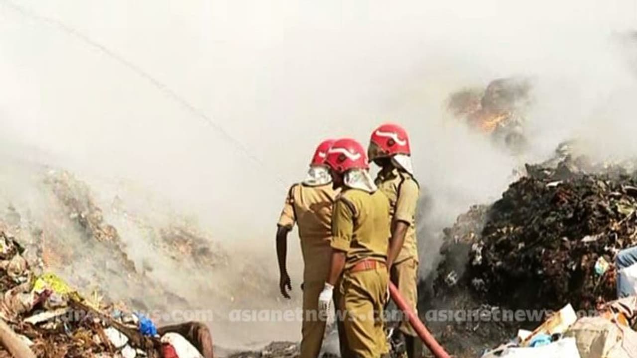 'ബ്രഹ്മപുരം വിഷയത്തിൽ അടിയന്തിര ഇടപെടൽ വേണം', കേന്ദ്ര ആരോഗ്യ മന്ത്രിയെ കണ്ട് യുഡിഎഫ് എം പിമാർ 'ബ്രഹ്മപുരം വിഷയത്തിൽ അടിയന്തിര ഇടപെടൽ വേണം', കേന്ദ്ര ആരോഗ്യ മന്ത്രിയെ കണ്ട് യുഡിഎഫ് എം പിമാർ