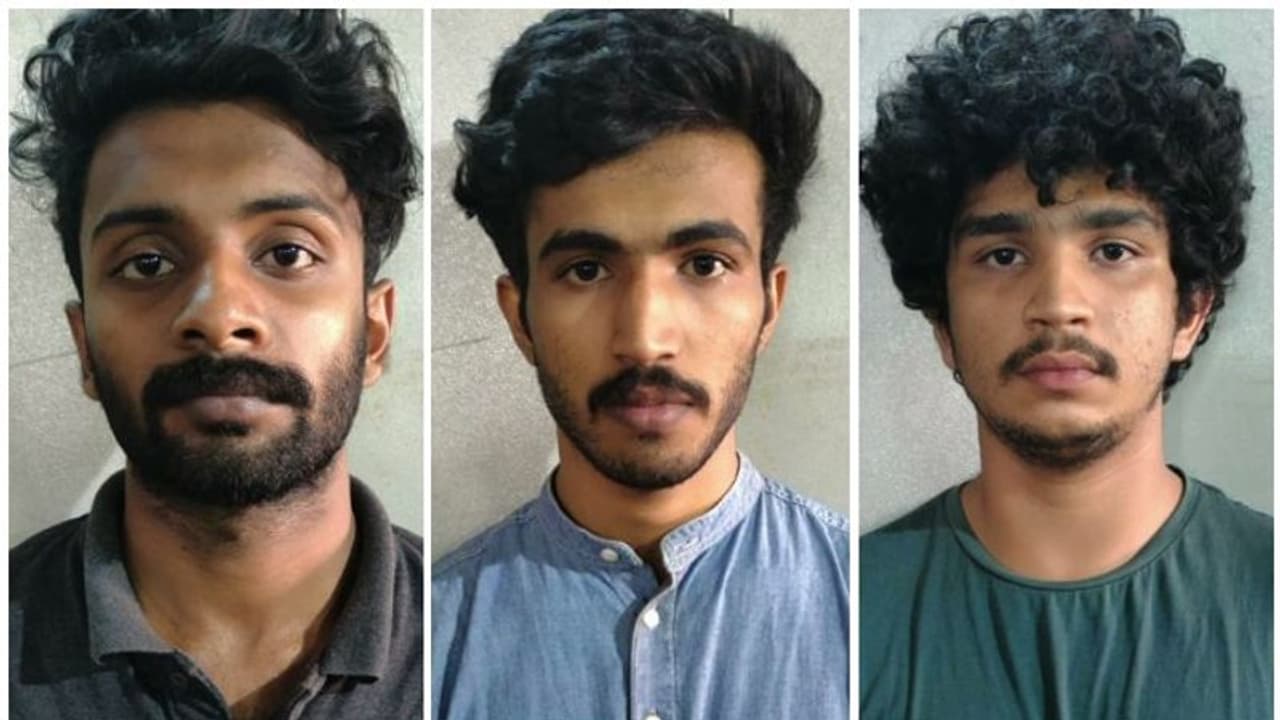 മംഗളുരുവിൽ ജൂനിയേഴ്സിനെ റാഗ് ചെയ്തതിന് മലയാളികൾ അടക്കം 7 വിദ്യാർത്ഥികൾ അറസ്റ്റിൽ മംഗളുരുവിൽ ജൂനിയേഴ്സിനെ റാഗ് ചെയ്തതിന് മലയാളികൾ അടക്കം 7 വിദ്യാർത്ഥികൾ അറസ്റ്റിൽ