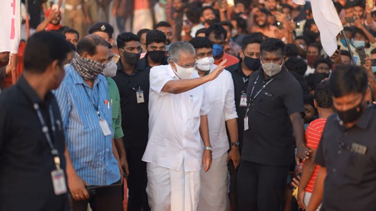 മുഖ്യമന്ത്രിക്കെതിരായ നീക്കം പ്രതിരോധിക്കാൻ എൽഡിഎഫ്: ഇന്ന് കസ്റ്റംസ് ഓഫീസുകളിലേക്ക് മാർച്ച് മുഖ്യമന്ത്രിക്കെതിരായ നീക്കം പ്രതിരോധിക്കാൻ എൽഡിഎഫ്: ഇന്ന് കസ്റ്റംസ് ഓഫീസുകളിലേക്ക് മാർച്ച്