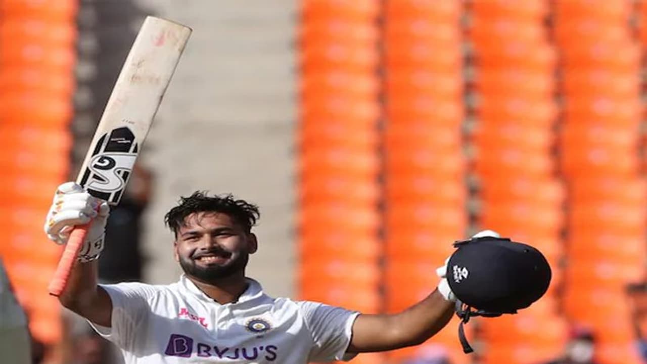 సెంచరీతో అగరగొట్టిన పంత్... రోహిత్ రియాక్షన్ ఇదే..!