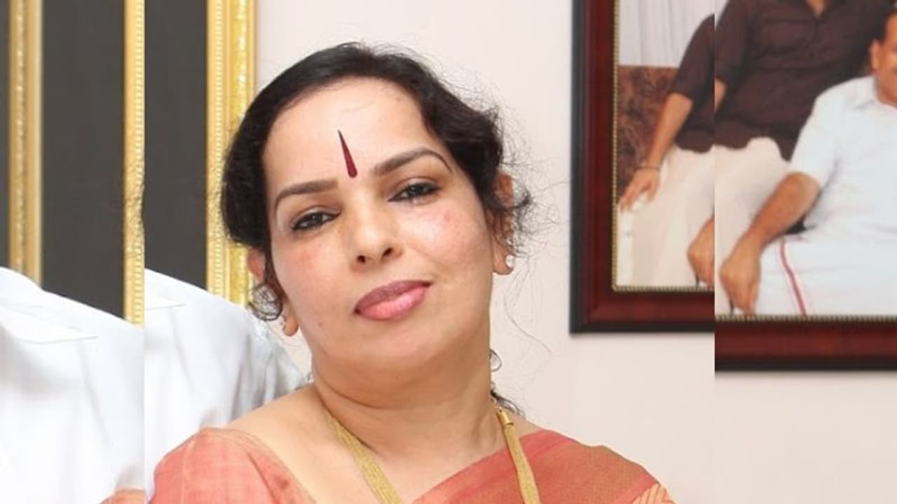 'ഐ ഫോണ് ലഭിച്ചത് വിനോദിനിക്ക്': സ്വര്ണക്കടത്ത് കേസിൽ കോടിയേരിയുടെ ഭാര്യയെ കസ്റ്റംസ് ചോദ്യം ചെയ്യും 'ഐ ഫോണ് ലഭിച്ചത് വിനോദിനിക്ക്': സ്വര്ണക്കടത്ത് കേസിൽ കോടിയേരിയുടെ ഭാര്യയെ കസ്റ്റംസ് ചോദ്യം ചെയ്യും