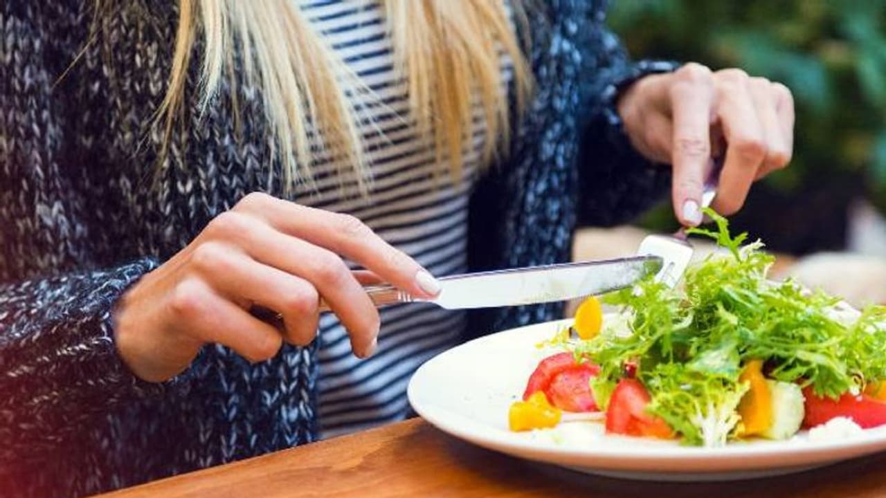 ഭക്ഷണം കഴിക്കുന്ന വേഗതയും ശരീരഭാരവും തമ്മിലുള്ള ബന്ധമിതാണ്...