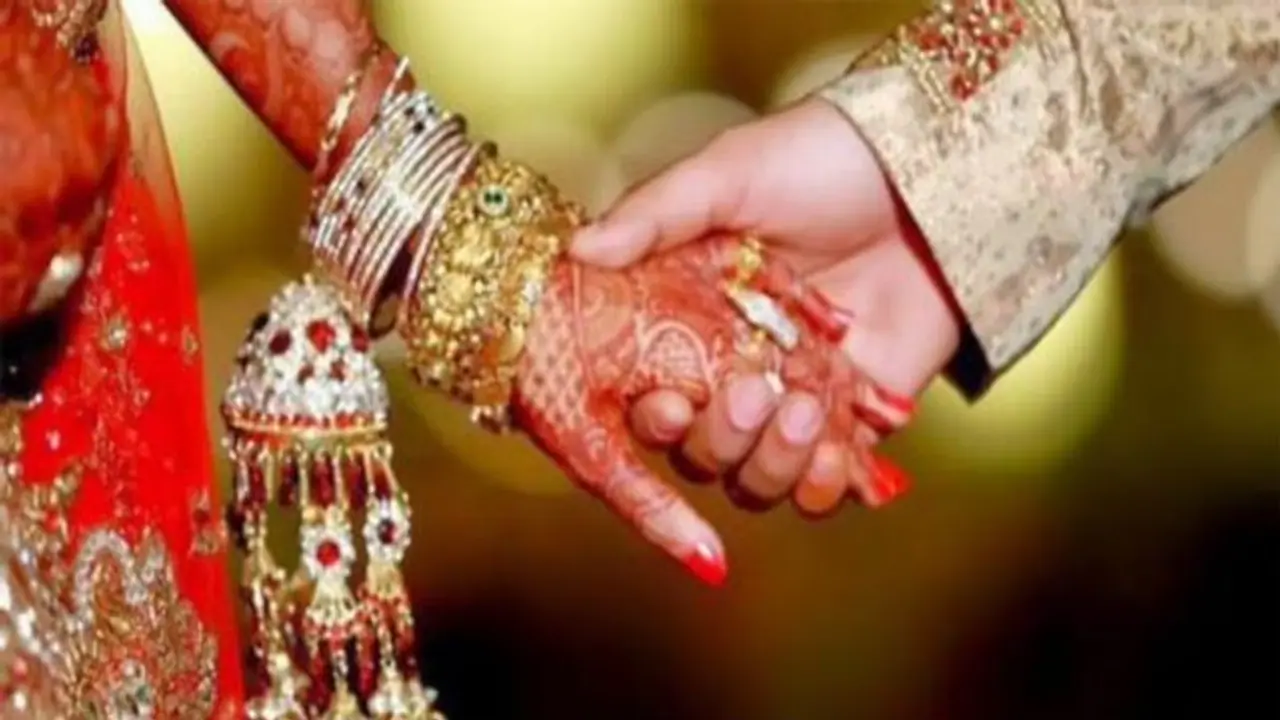 Indonesia tribe has bizarre ritual; newly-wed couple not allowed to use toilet for 3 days