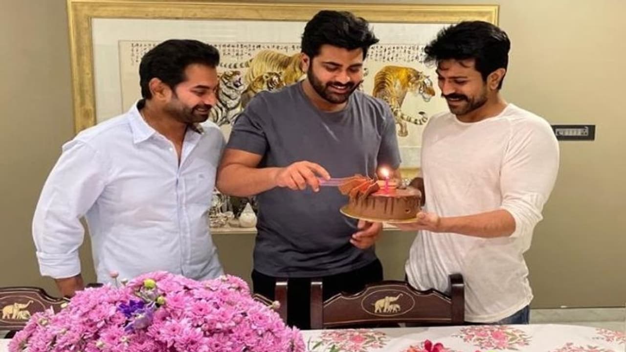 బర్త్ డే బాయ్ శర్వానంద్కి రామ్చరణ్ మిడ్నైట్ స్వీట్ సర్ప్రైజ్ బర్త్ డే బాయ్ శర్వానంద్కి రామ్చరణ్ మిడ్నైట్ స్వీట్ సర్ప్రైజ్