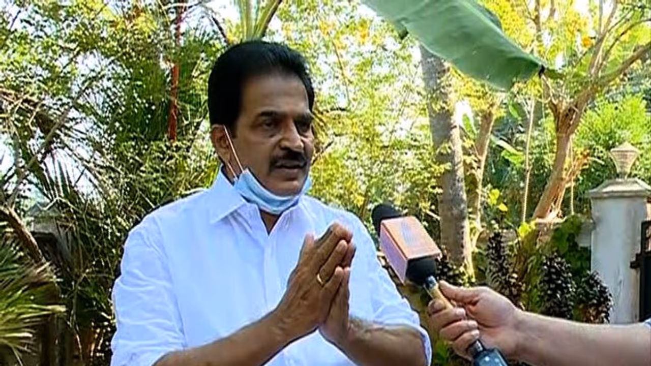 പ്രതിപക്ഷ സമരങ്ങളെ മറച്ചുവയ്ക്കാൻ മുഖ്യമന്ത്രി ശ്രമിക്കുന്നു; മോദിയുടെ വഴിയിലാണ് പിണറായി കെ സി വേണുഗോപാൽ പ്രതിപക്ഷ സമരങ്ങളെ മറച്ചുവയ്ക്കാൻ മുഖ്യമന്ത്രി ശ്രമിക്കുന്നു; മോദിയുടെ വഴിയിലാണ് പിണറായി കെ സി വേണുഗോപാൽ